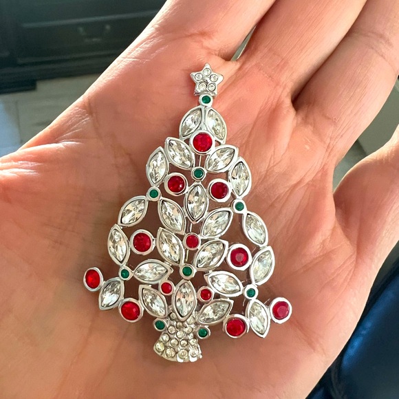 Christmas Brooch - Picture 1 of 8